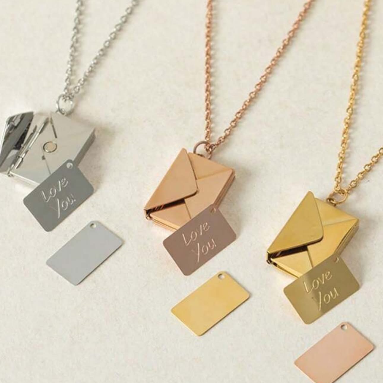 Collar de acero